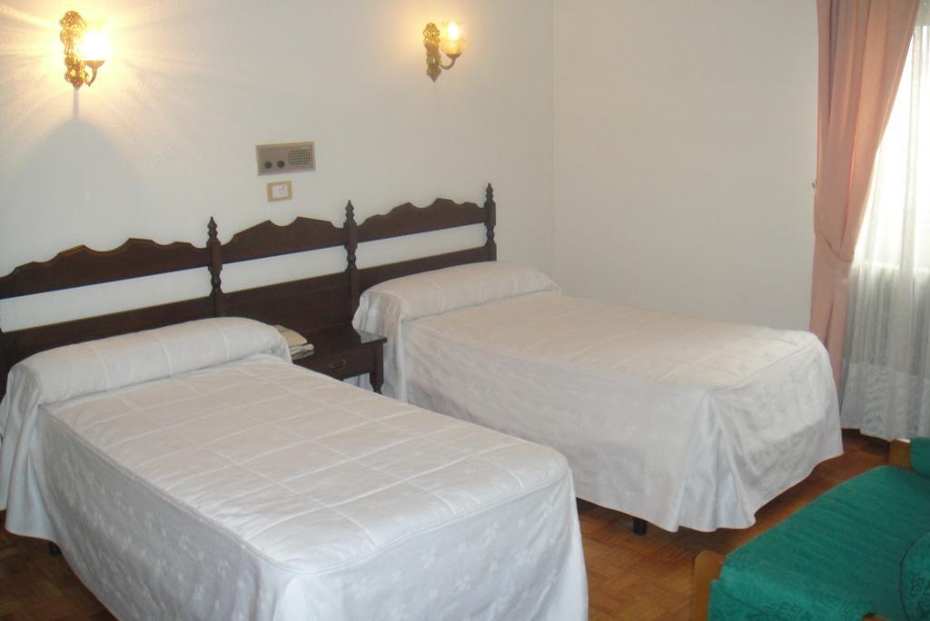 Hotel Orense Бенавенте Номер фото